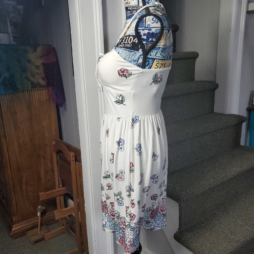 WHITE FLORAL SUNDRESS! - Picture 11 of 16